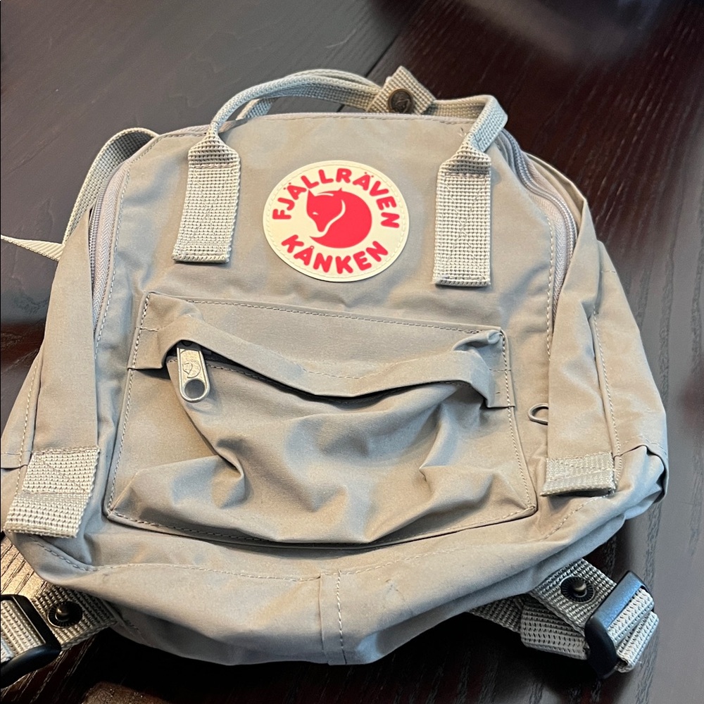 Fjallraven Kånken Light Gray Backpack